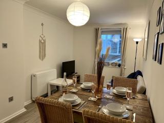 Charming 1BR Next to The Lanes by Sullivan Stays - Brighton & Hove - 8