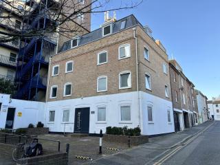 Charming 1BR Next to The Lanes by Sullivan Stays - Brighton & Hove - 4