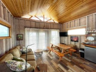 COZY OFF GRID LAVA HOME - 2 Stories, Ocean View - 4