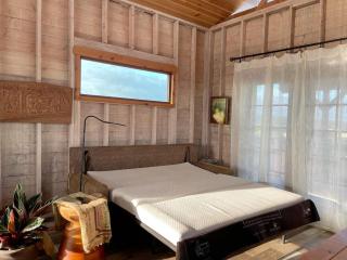 COZY OFF GRID LAVA HOME - 2 Stories, Ocean View - 2