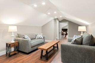 Lakeshore Living - 2
