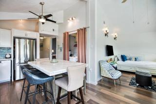 Bungalow by the Bay - Galveston - 8