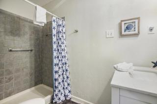 Bungalow by the Bay - Galveston - 5