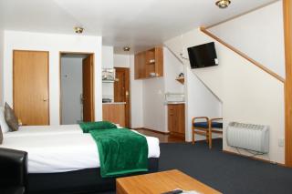 Cascades Lakefront Motel - 5