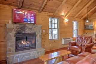 Lofty Willows Treehouse by Amish Country Lodging - Millersburg - 8