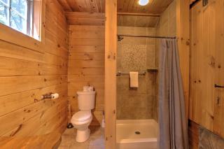 Lofty Willows Treehouse by Amish Country Lodging - Millersburg - 3
