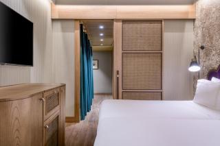 Querencia de Sevilla, Autograph Collection - 8