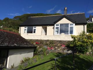 Lovely cottage in Snowdonia, private hot tub, by mountains & award winning beach - Fairbourne - 0
