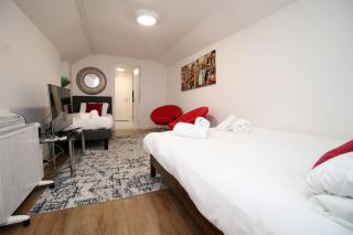 Lovely Studio Flat With Free Parking - Near to City Center - Swansea - 7