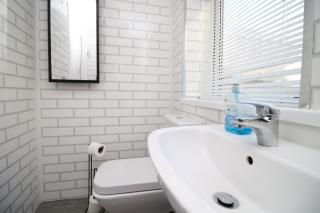 Lovely Studio Flat With Free Parking - Near to City Center - Swansea - 2