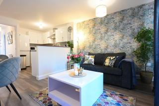 Luxury 4 Bed House with Gated Parking in the Heart of Birmingham! - Birmingham - 9