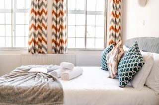 Urban Escape - Stylish 3Bedroom in Watford Center - 0