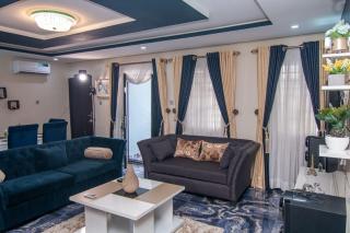 Spacious & Homely 3BR Serviced Flat in Ogudu, Lagos - with less than 20min drive to/fro the International Airport - Lagos - 2
