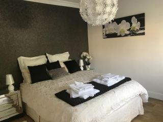 Clovelly - Nazeing - 0