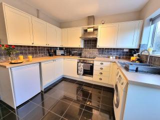 4-Bedroom House - Hot Tub, Games Room & Parking - Crich Matlock - 9