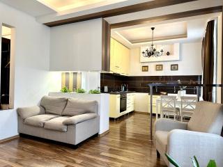 Lux apartments in the city center with a coffee machine, view of a theater, near Zlata Plaza - Rivne - 3