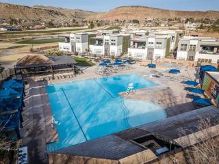 Villa 28 - 4 Bedroom Townhome! Pool and Hot Tub! - St. George - 0
