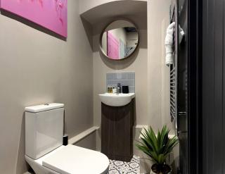 University Apartment • Sleeps 8 - 7