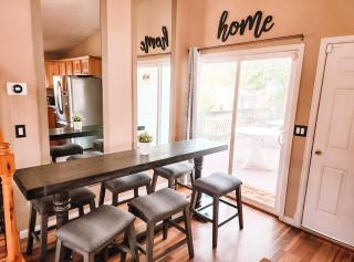 Pet Friendly 2 King Beds AF Academy Sleeps 12 - Colorade Springs - 7