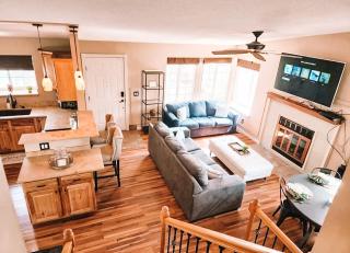 Pet Friendly 2 King Beds AF Academy Sleeps 12 - Colorade Springs - 9