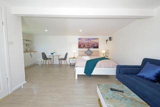 Beachside Compact Backyard Cabin near Mentone - Parkdale - 4