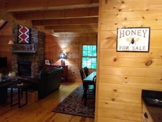 Wolf Laurel Bee Mountain Retreat - Pet Friendly - Swiss - 3