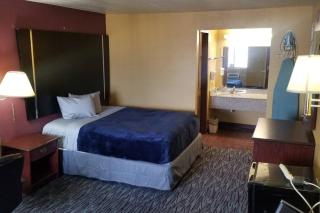 Hotel 5 Beds & 3 Baths Sleeps 11 Hotel Room Suite 102 Booking - 6