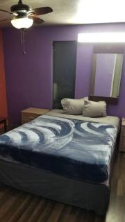Hotel 5 Beds & 3 Baths Sleeps 11 Hotel Room Suite 102 Booking - 4