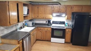 Hotel 5 Beds & 3 Baths Sleeps 11 Hotel Room Suite 102 Booking - 9