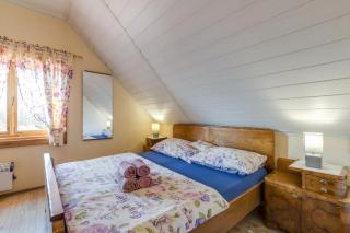 Rustic Cottage With Heated Pool - Happy Rentals - 6