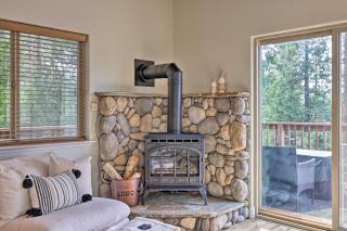 Near Hiking and Wineries Arnold Cabin with Deck! - Arnold - 6