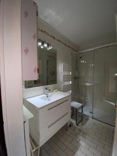 Maison 2 a 12 personnes,quartier résidentiel - Thiers - 2