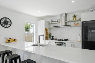 Contemporary Comfort - Masterton Holiday Home - 2