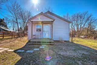 The Brewer Guesthouse Tiny Home with Patio and Yard! - Perryville - 4
