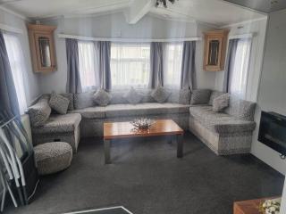 S295 3 BED DELUXE PET FRIENDLY CARAVAN - Chapel Saint Leonards - 8