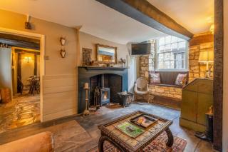 Charming Historic Cotswold Cottage in Central Winchcombe - 9