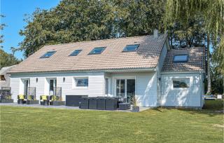 Gorgeous Home In St-Martin-Aux-Buneaux - 0