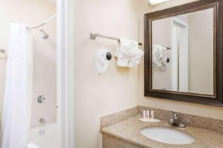 Baymont by Wyndham Peoria - Peoria - 3