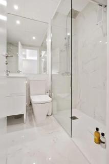 Gran Via by RegalateMadrid - 8