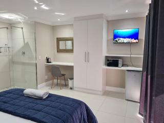 Cape Winelands Business Villas - 7