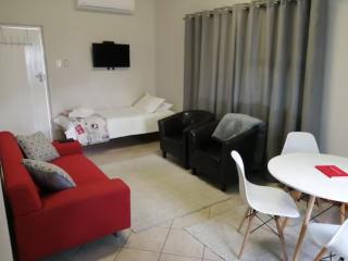 A Touch of Red - Oudtshoorn - 9