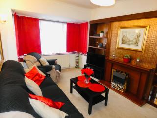 SPACIOUS 3 BED HOUSE WITH PARKING & GOOD TRANSPORT - South Norwood - 8