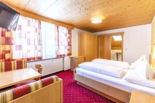 Hotel Schwarzer Adler - Resia - 3