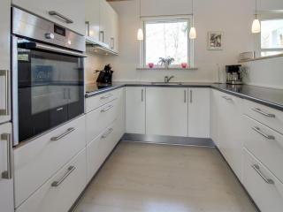 Holiday Home Börje - 600m from the sea by Interhome - 5