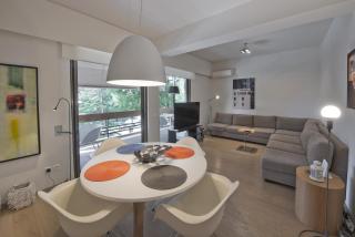 Sea Breeze Spacious Apt near Vouliagmeni Beach - 0