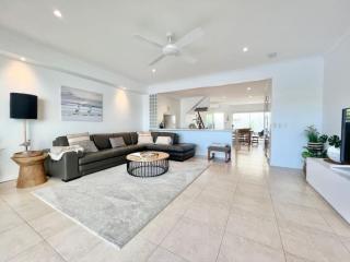 14 Gorgeous Waterfront Noosa Oasis - 6