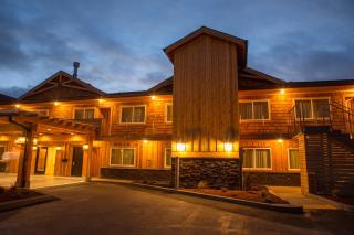 Pelican Shores Inn - 2