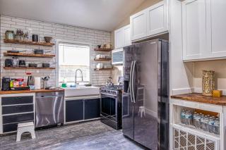 4BR Victorian Walk to UC Davis & Shriner Med Cen - Sacramento - 9