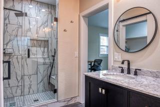 4BR Victorian Walk to UC Davis & Shriner Med Cen - 6