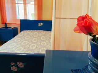 Nionas Cheerful House - - 0